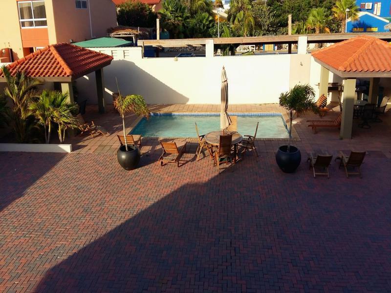 Dorado Eagle Beach Hotel Oranjestad Exterior photo